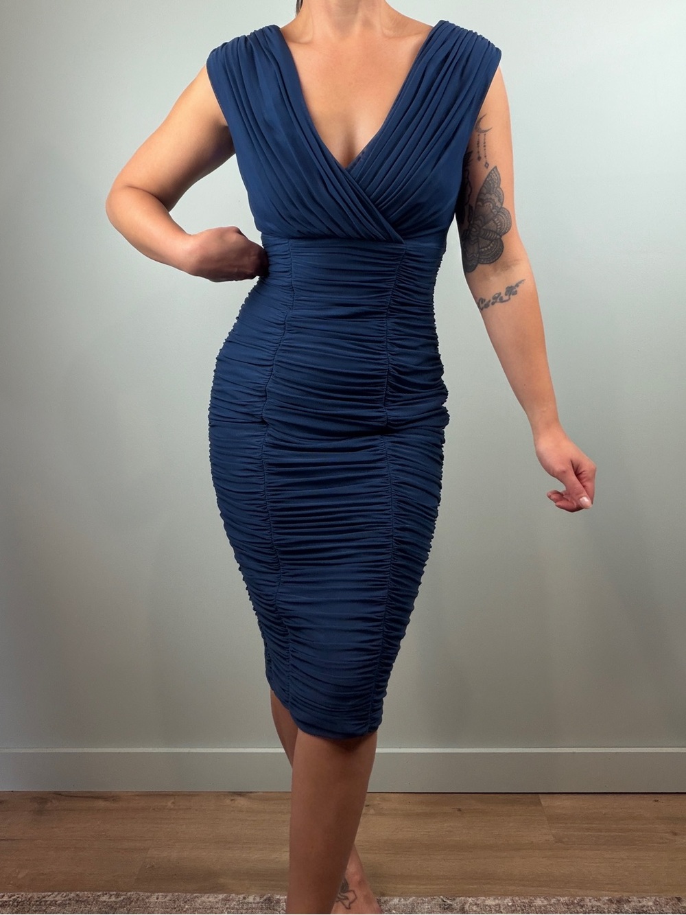 Caché Luxe Indigo Blue Ruched V-Neck Bodycon Elegant Cocktail Evening Dress XS